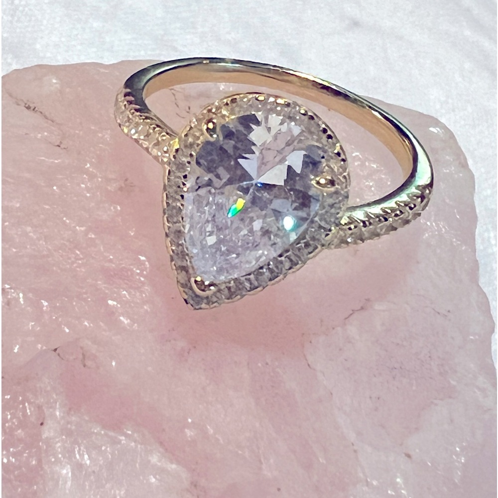 🆕 sparkling ✨pear shape‎ cz ring size 7 gold plated